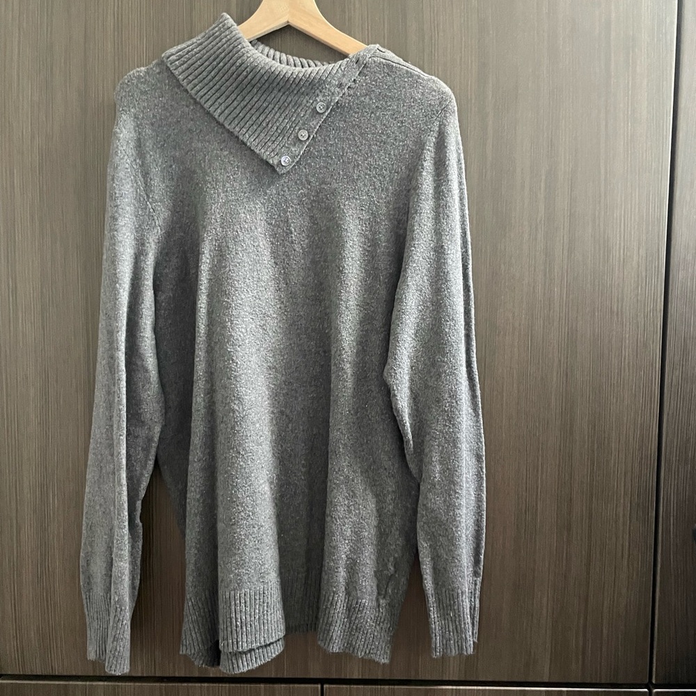GAP Gray Turtleneck Sweater with Ribbed Cuffs